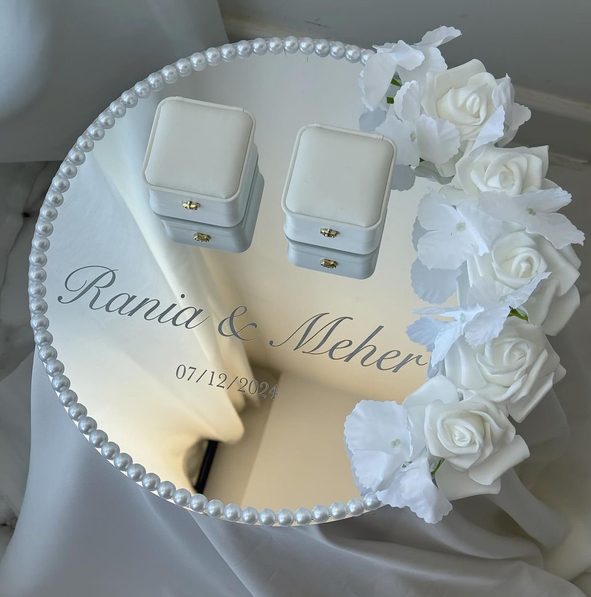 مرايا ذهبية مزخرفة